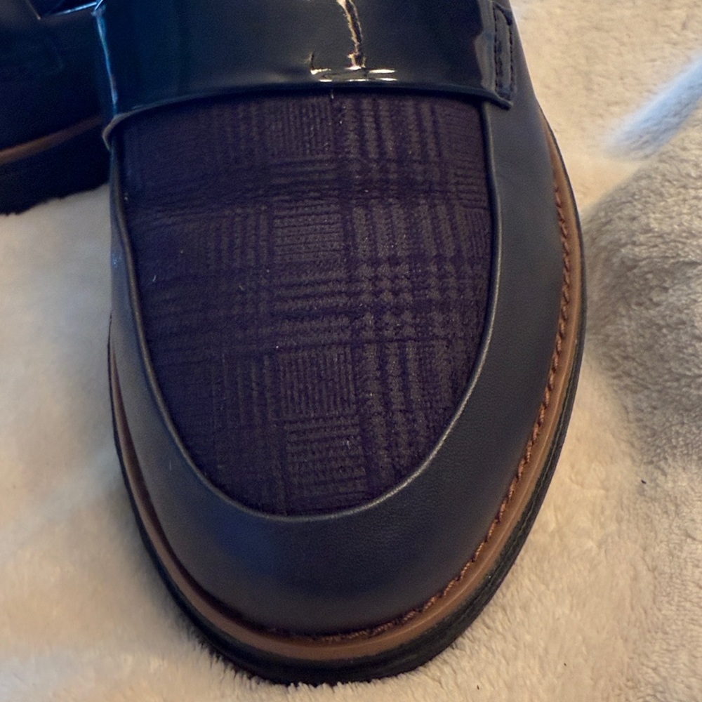 Clarks | Sharon Gracie Slip-On Loafers Navy Blue Leather Shoes | Women 9 - Picture 2 of 8